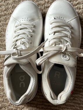 On Cloud White Women's Sneakers - Clean Casual Comfort Size 7